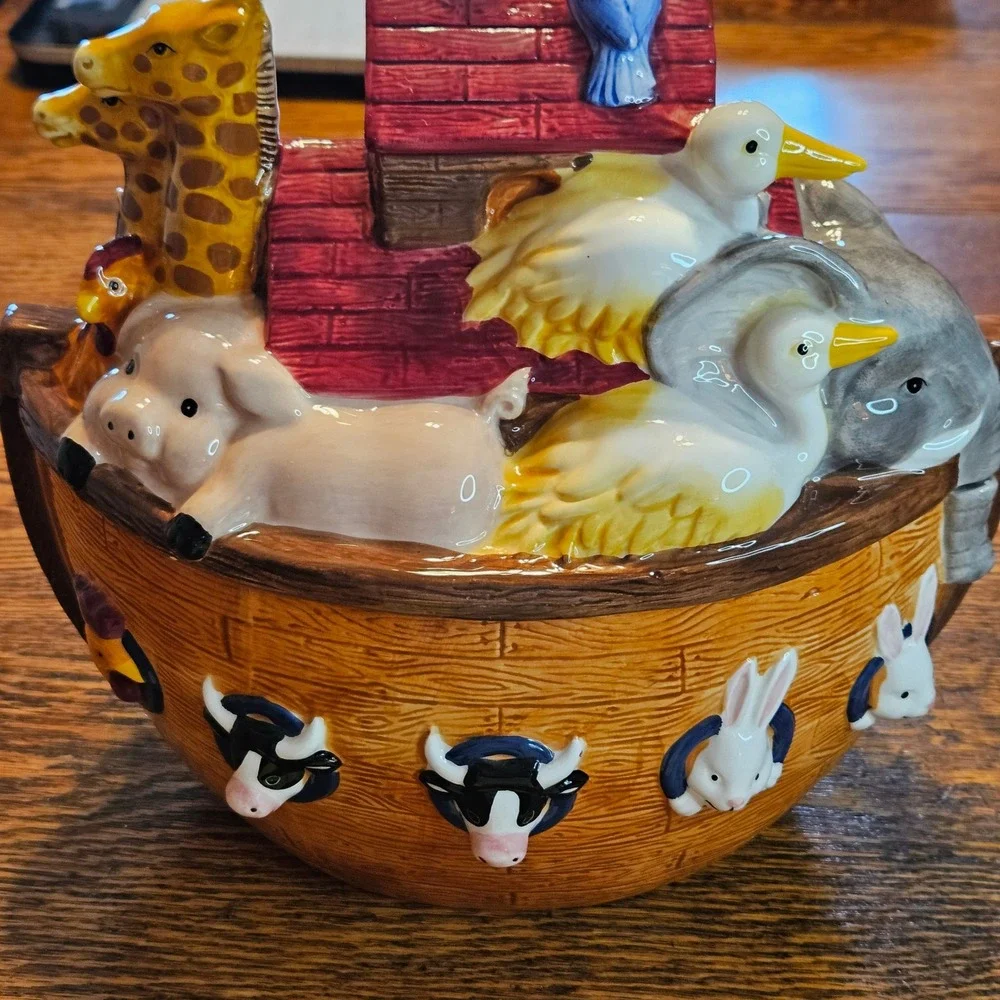 Harry and David Noahs Ark Ceramic Cookie Jar Multi Animal Religious Lidded‎ Jar